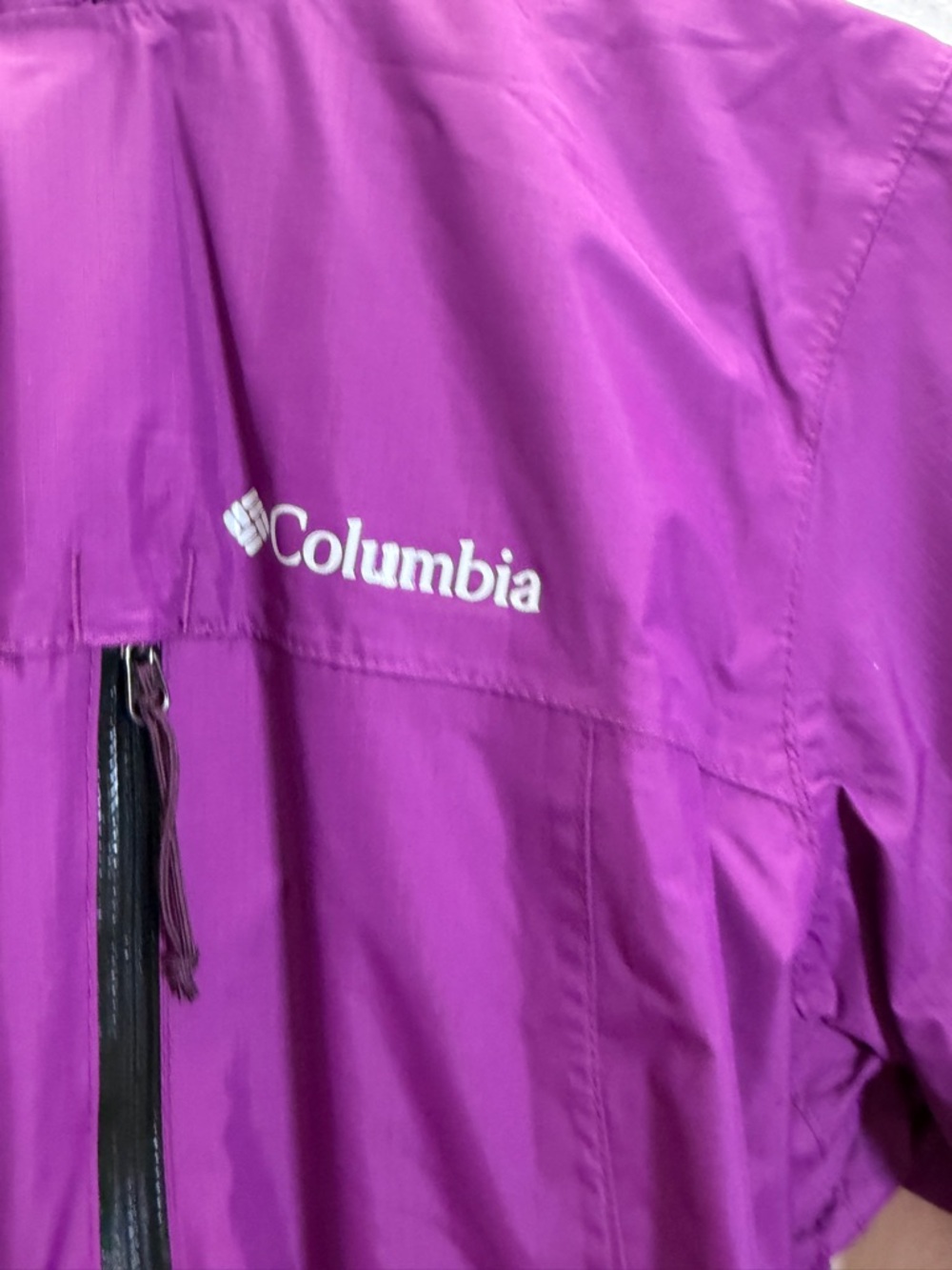 Columbia Women's Magenta Lightweight Waterproof Jacket - Picture 2 of 11